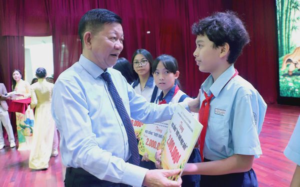 1,6 tỉ đồng quà trung thu cho gần 1.400 trẻ khó khăn ở TP.HCM