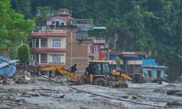 10 giờ dòng lũ quét xé toạc vùng biên giới Nepal