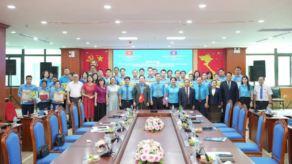 100% học viên lớp bồi dưỡng nghiệp vụ cho Công đoàn Lào đạt loại giỏi, xuất sắc