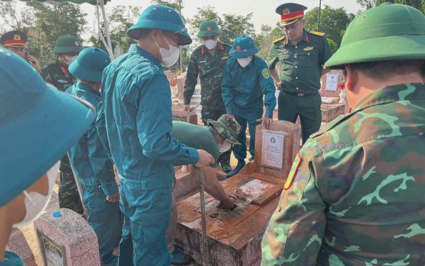 11.000 cuộc gọi, một cánh cổng và hàng vạn ký ức chờ được trở về