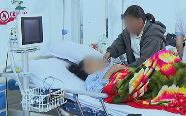 13 người nhập viện nghi ngộ độc sau khi ăn bánh mì