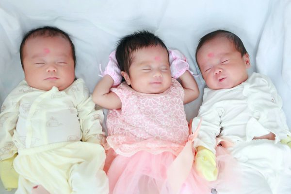 15 năm tìm con, người mẹ tuổi 44 bật khóc đón tam thai sau nhiều lần dọa sảy