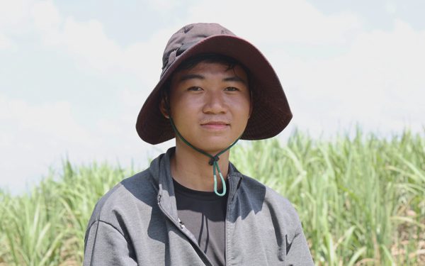 16 tuổi từ núi về TP.HCM làm mướn, học bổ túc đoạt giải hóa, 21 tuổi vay tiền vào đại học