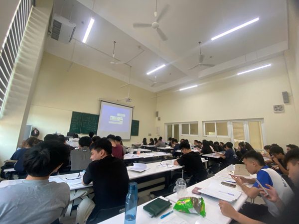 17.000 sinh viên lên Hòa Lạc: Làm sao để giữ người ở lại?