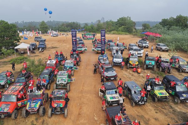 176 tay đua tham gia thi đấu tại giải đua ô tô địa hình Việt Nam