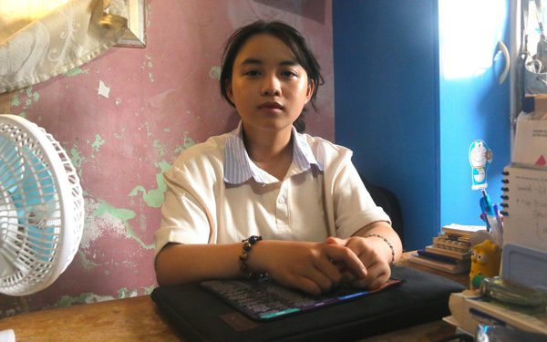 2 anh em ở Nha Trang từng sống nhờ tiền phúng điếu cha mẹ, từ căn gác dột ước mơ đi học vươn lên