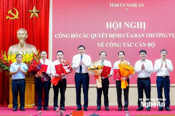 2 phó giám đốc sở được luân chuyển về một xã ở Nghệ An