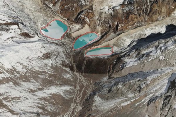 200 hồ băng ở Himalaya: "Bom nước" tiềm ẩn nơi nóc nhà thế giới