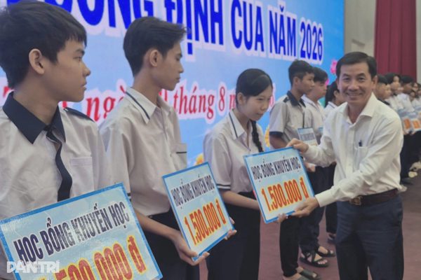 22 năm, Quỹ học bổng Lương Định Của ở Cần Thơ đã trao 30.000 suất