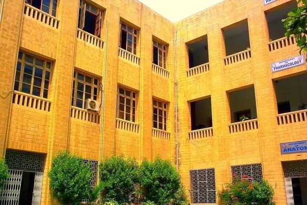27 nhân viên một trường đại học bị sa thải vì sử dụng bằng cấp giả