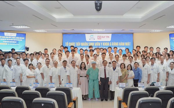 288 sinh viên Đại học Duy Tân thực tập lâm sàng tại Bệnh viện Trung ương Huế