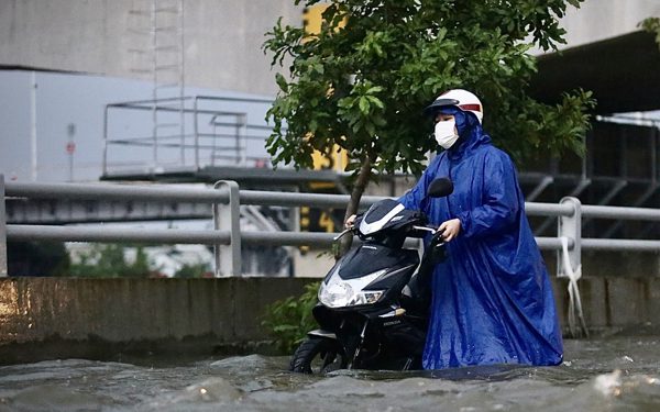 3 ngày tới TP.HCM, Nam Bộ có mưa to, triều cường dâng