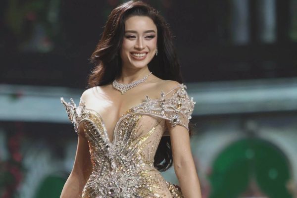 30 giây thuyết trình với tiếng hát gây sốt của “bông hồng lai” Việt Nam