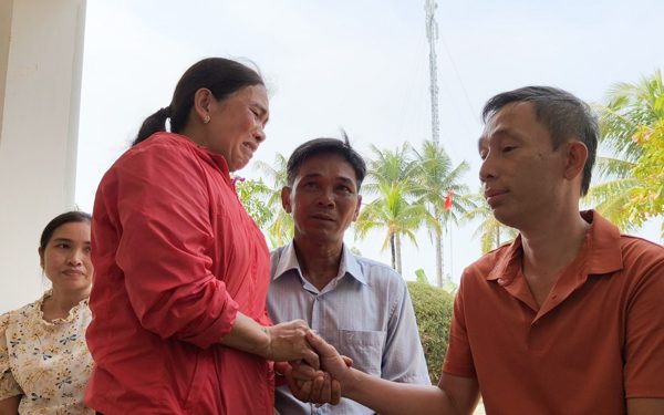 32 ngư dân trở về từ cõi chết: Uống cả nước tiểu cầm hơi, bất lực nhìn 14 bạn tàu buông tay
