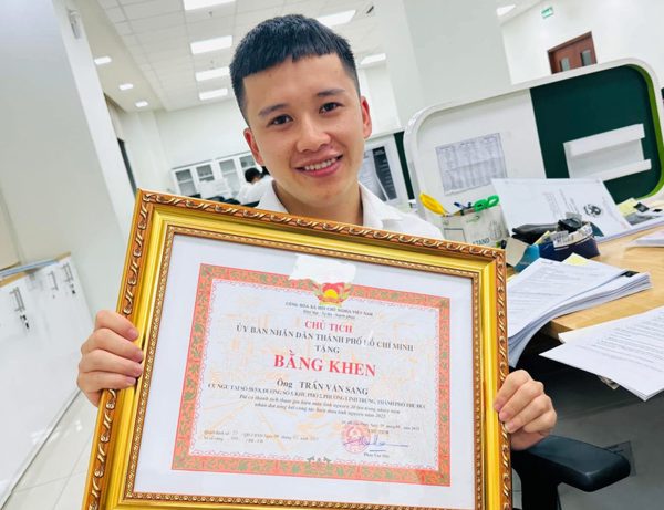 39 lần chìa cánh tay và lời hẹn với tương lai