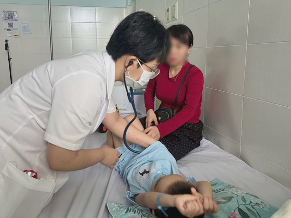 39 trẻ, 3 thai phụ ở Quảng Ngãi nghi ngộ độc sau ăn bánh mì