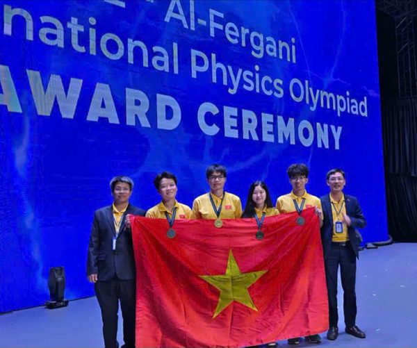 4/4 học sinh Việt Nam đoạt huy chương Olympic Vật lý Quốc tế Al-Fergani