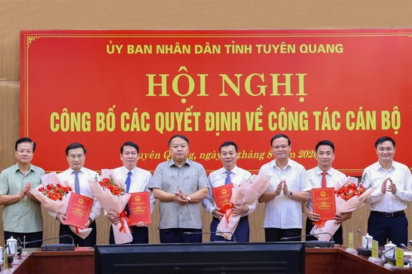 4 cán bộ Tuyên Quang được luân chuyển nhận nhiệm vụ mới