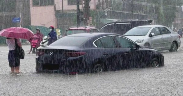 4 yếu tố thời tiết 'kích hoạt' mưa lớn dồn dập ở miền Trung