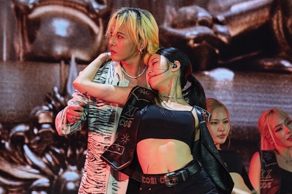 45.000 người ở Mỹ Đình vỡ òa với Big Bang