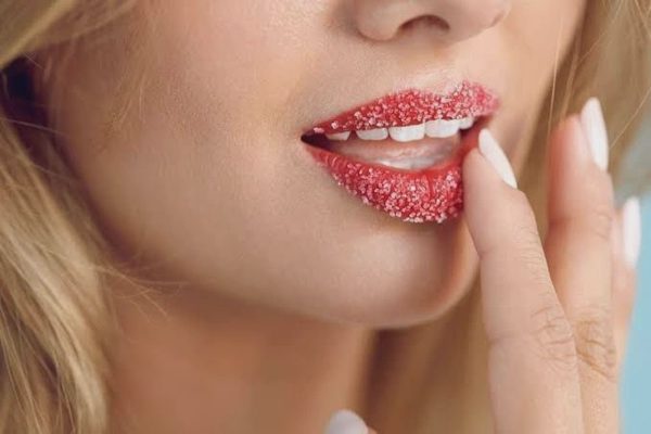 5 cách dưỡng môi bằng nguyên liệu có sẵn tại nhà