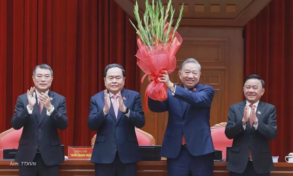5 chức danh lãnh đạo Đảng, Nhà nước được phục vụ ôtô khi nghỉ công tác