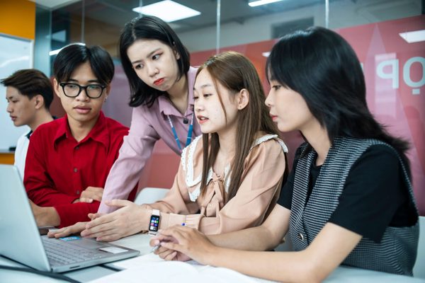 5 chuyên ngành trong Quản trị Kinh doanh tại VLU: Chọn hướng nào phù hợp bản thân?