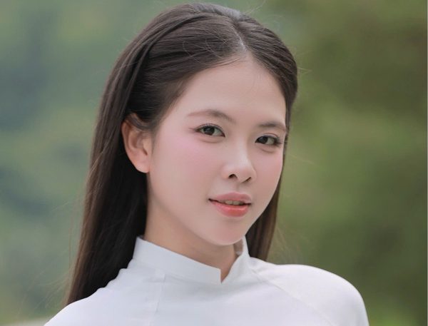 53 cô gái Hoa hậu Việt Nam khoe nét đẹp trong trẻo