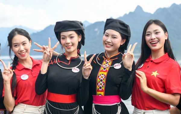53 cô gái Hoa hậu Việt Nam ngỡ ngàng trước cảnh sắc hồ Na Hang