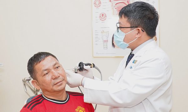6 mũi tiêm xuyên tai giúp người đàn ông cải thiện thính lực