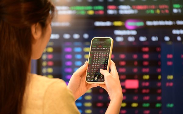 7 cổ phiếu gây chú ý trong tuần VN-Index mất gần 30 điểm