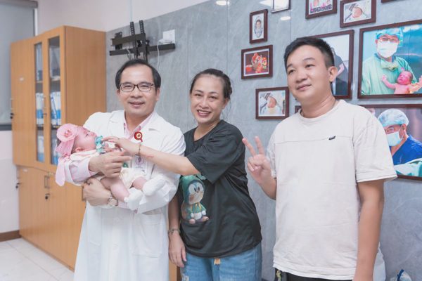 7 năm hiếm muộn và ‘trái ngọt’ của người mẹ mãn kinh sớm