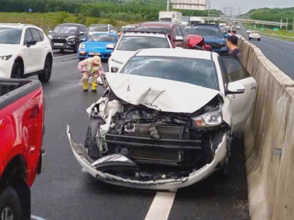 7 ôtô tông liên hoàn trên cao tốc Phan Thiết - Dầu Giây