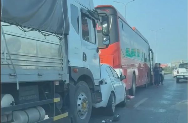 7 xe va chạm liên hoàn trên cao tốc Hà Nội - Bắc Giang