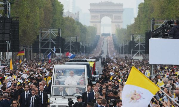 700.000 người đón Giáo hoàng ở Paris