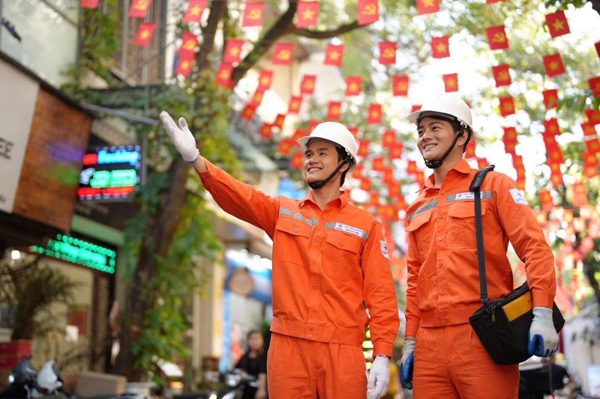 72 năm giải phóng Thủ đô: Nhìn Hà Nội đổi thay từ điện