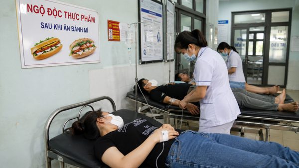 78 người nhập viện nghi ngộ độc sau khi ăn bánh mì thập cẩm ở Gia Lai