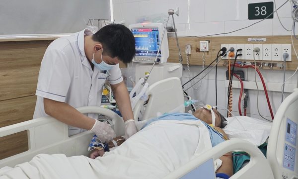 8 nạn nhân ngộ độc khí clo bị tổn thương phổi