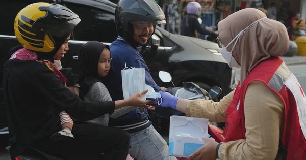 8 sân bay đóng cửa vì khói bụi từ núi lửa phun trào ở Indonesia