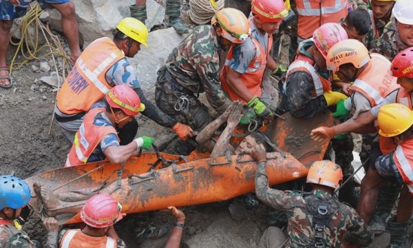 9 ngày cầm cự dưới đường hầm thủy điện của hai công nhân Nepal