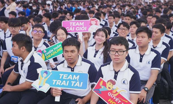 9 sinh viên Toán đầu tiên nhận học bổng 15 triệu đồng/tháng