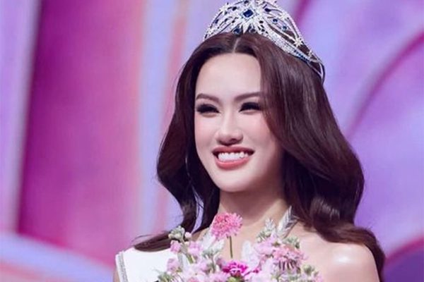 Á hậu Trịnh Mỹ Anh xin lỗi giữa ồn ào bị lộ nhóm chat nói xấu
