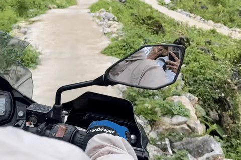 Á hậu Việt tắm thác giữa rừng, 4 ngày đi 'phượt' bằng mô tô cùng bạn trai Tây