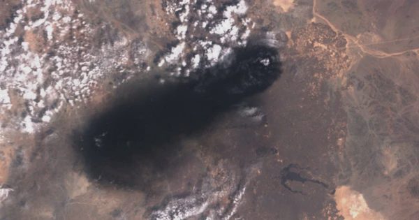 Ả Rập Xê Út đóng đường ống Đông - Tây, cáo buộc UAV tấn công từ Iraq