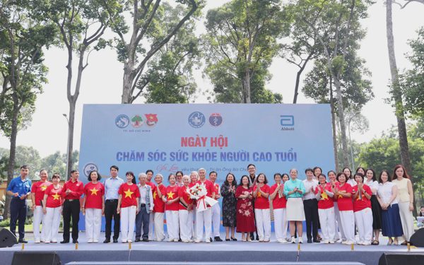 Abbott nỗ lực thúc đẩy chăm sóc chủ động để người cao tuổi sống khỏe hơn