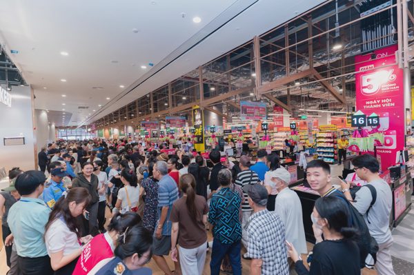 AEON Thanh Hóa hút khách đến tham quan, vui chơi, mua sắm