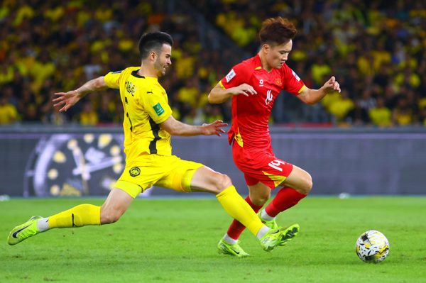 AFC bị chỉ trích vì Malaysia gian lận cầu thủ vẫn được đề cử giải thưởng tiêu biểu của năm