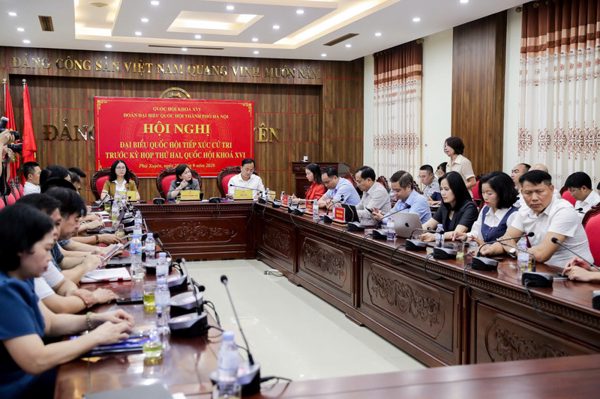 Agribank cùng Đoàn đại biểu Quốc hội thành phố Hà Nội trao 1 tỷ đồng hỗ trợ xây dựng Nhà Đại đoàn kết