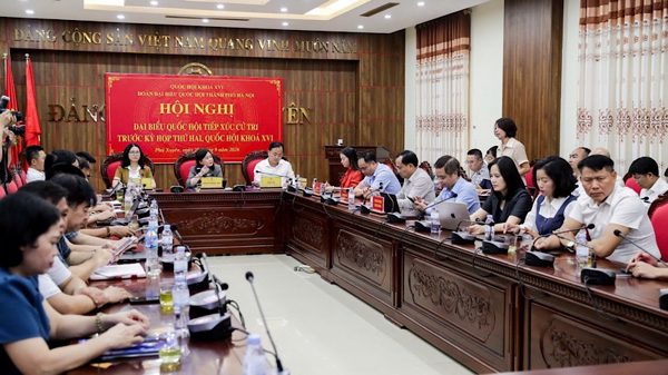 Agribank cùng Đoàn đại biểu Quốc hội thành phố Hà Nội trao 1 tỷ đồng hỗ trợ xây dựng Nhà Đại đoàn kết