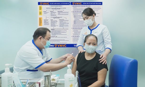Ai cần tiêm vaccine ngừa não mô cầu?